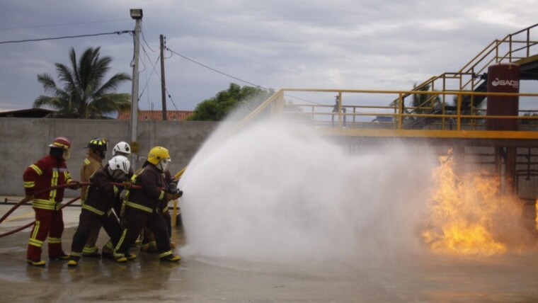 Falta de convenios tiene a los bomberos en cese de actividades