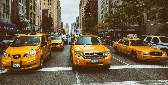 Taxi amarillo en Medellín